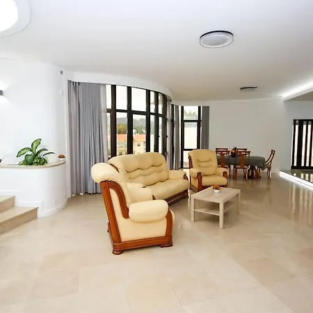 Semesterbostad Requinte House *