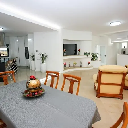 Requinte House Nogueira do Cravo (Aveiro)